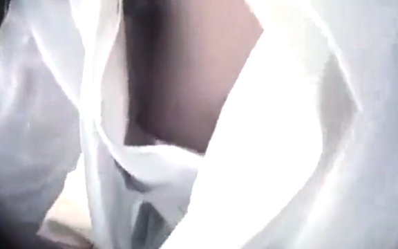 【胸チラ】ショップ店員の乳首チラ隠し撮り動画